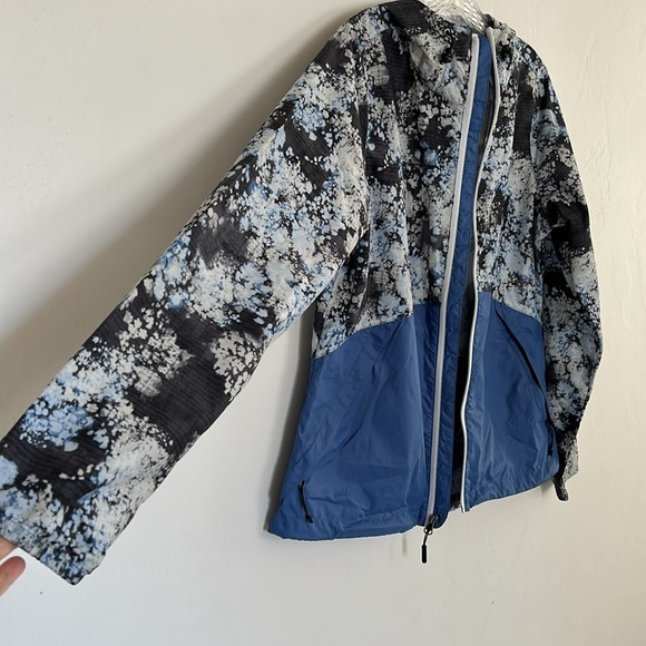 NWOT Northface Women's Flyweight Hoodie Windbreaker - Picture 8 of 10